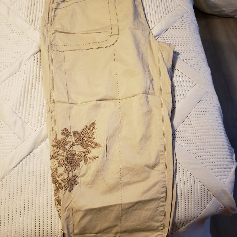 Capris with Embroidery Designs